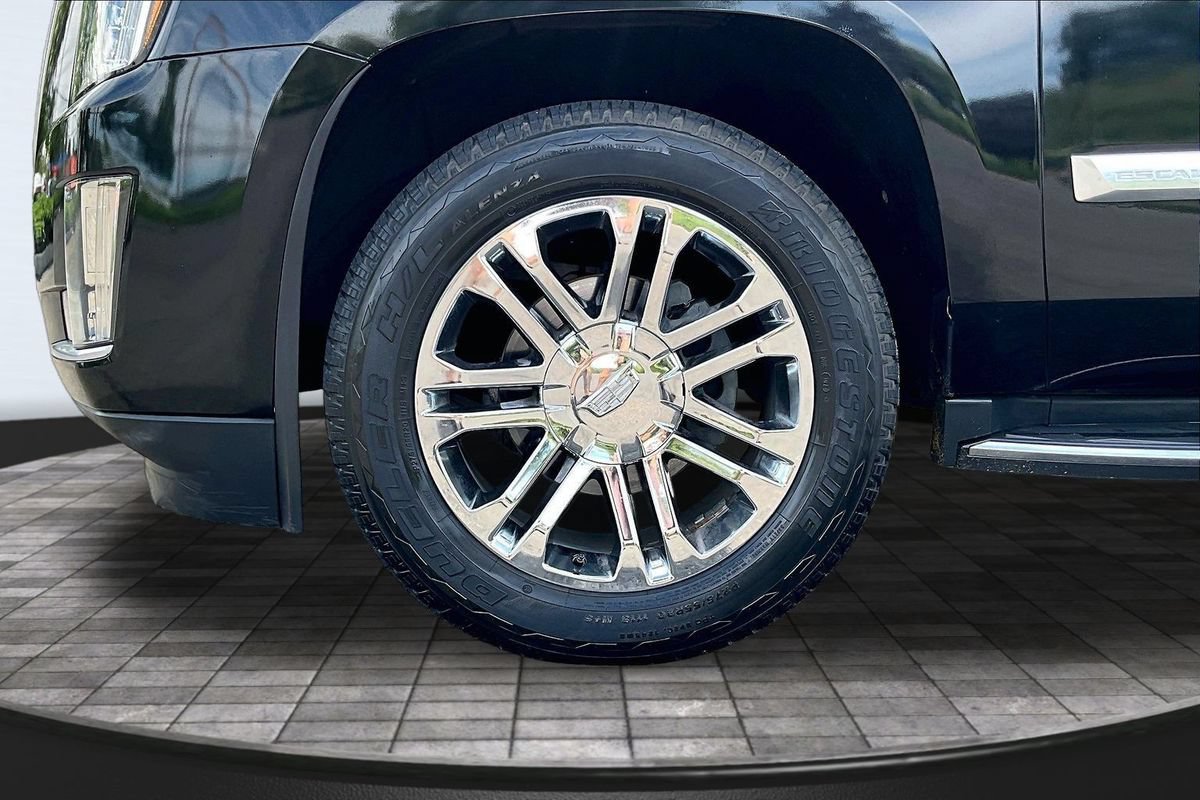 Used 2016 Cadillac Escalade ESV 2WD image 41