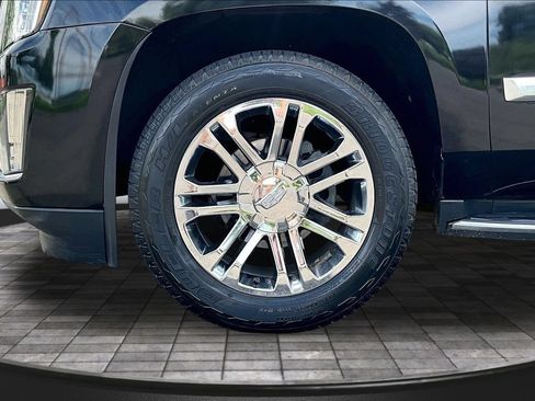 Used 2016 Cadillac Escalade ESV 2WD image 41