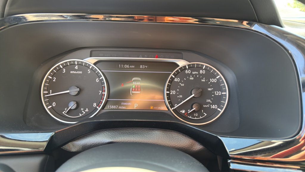 Used 2025 Nissan Pathfinder SV FWD image 24