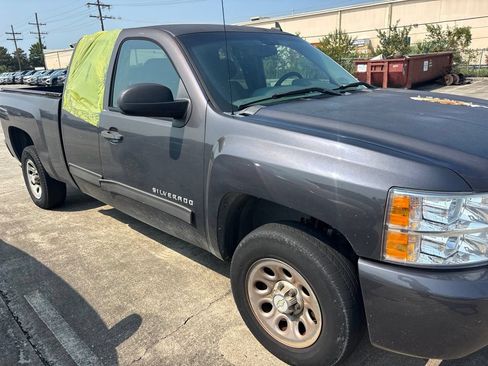 Used 2011 Chevrolet Silverado 1500 LS RWD image 2