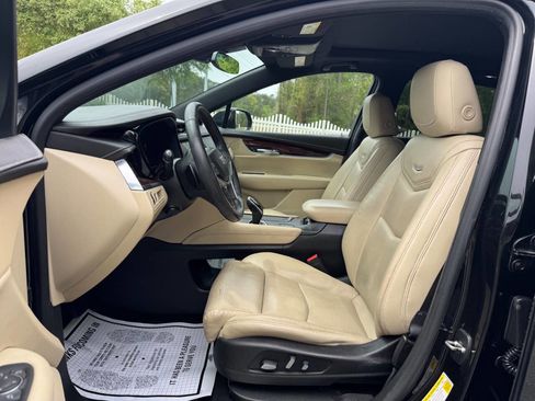 Used 2017 Cadillac XT5 Luxury w/ Driver Awareness Package image 10