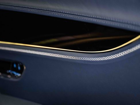 Used 2024 Bentley Flying Spur V8 image 47