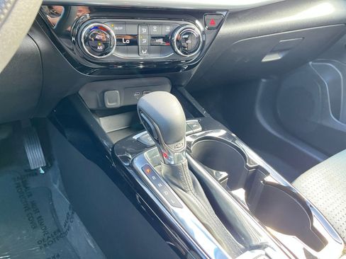 Used 2025 Chevrolet Trax LT image 39