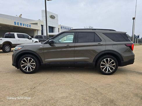 New 2026 Ford Explorer ST-Line image 2