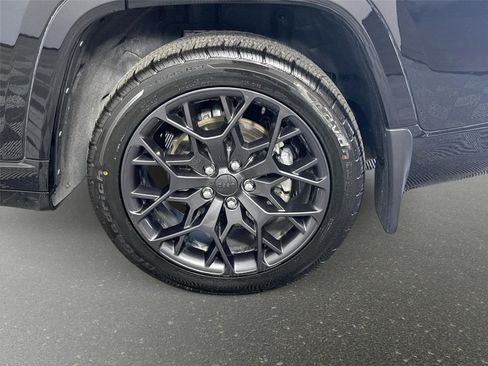 Used 2025 Jeep Grand Cherokee L Summit w/ Obsidian Package AWD/4WD image 35