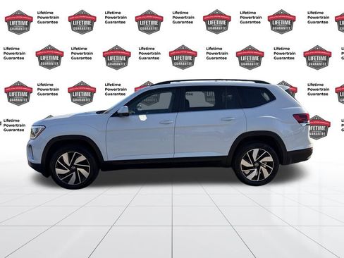 Used 2024 Volkswagen Atlas SE image 2