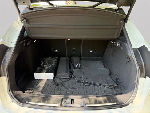 Used 2020 Jaguar F-PACE Premium image 28