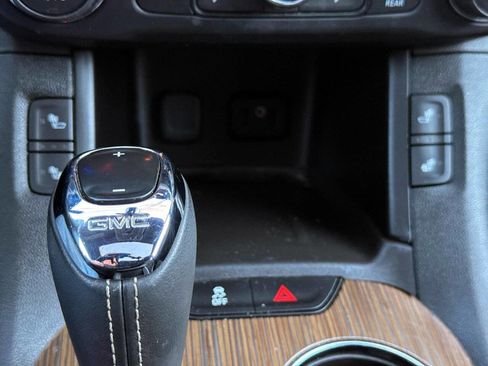 Used 2017 GMC Acadia SLE image 22