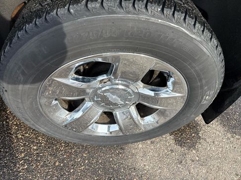 Used 2015 Chevrolet Suburban LTZ image 22