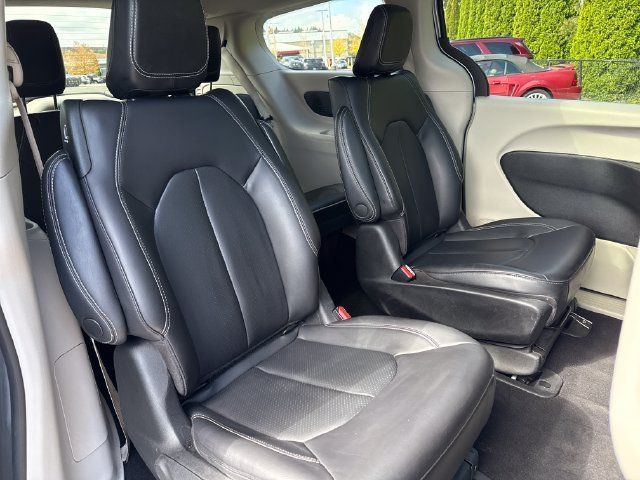 Used 2023 Chrysler Pacifica Limited FWD image 21