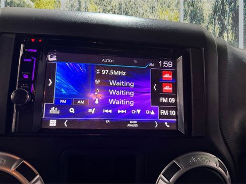 Used 2015 Jeep Wrangler Rubicon w/ Connectivity Group image 16