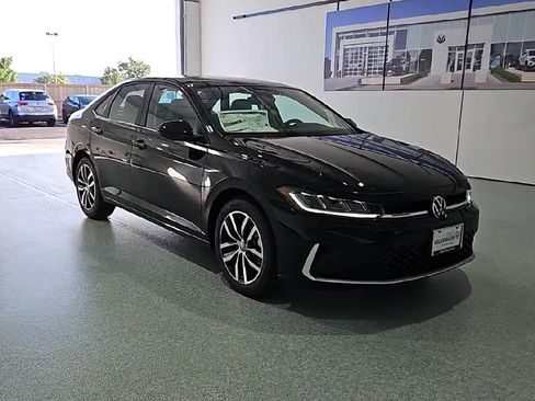 New 2026 Volkswagen Jetta SE FWD image 2
