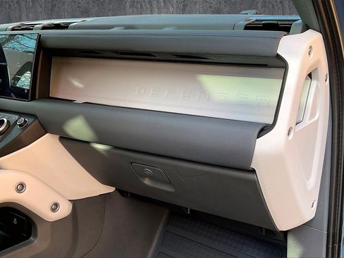 Used 2025 Land Rover Defender 110 S image 26