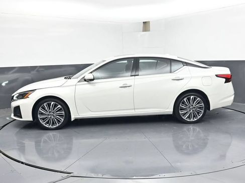 Used 2023 Nissan Altima 2.5 SL AWD/4WD image 4