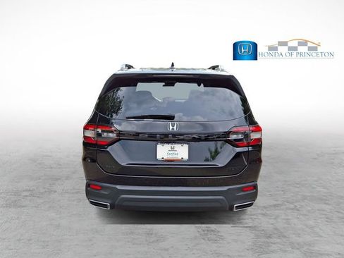 Certified 2025 Honda Pilot Sport image 5