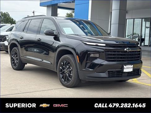 Used 2024 Chevrolet Traverse LT w/ Enhanced Driving Package FWD image 1