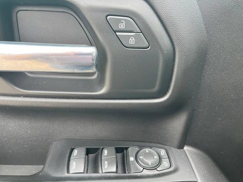 Used 2019 Chevrolet Silverado 1500 Custom Trail Boss w/ Custom Convenience Package AWD/4WD image 12