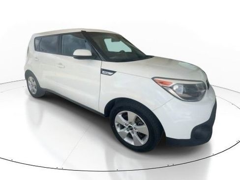Used 2019 Kia Soul w/ Convenience Package FWD image 3