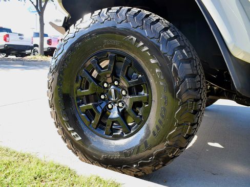 New 2025 Ford Bronco Raptor image 15