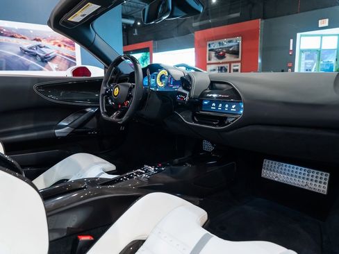 Used 2025 Ferrari SF90 Spider image 36