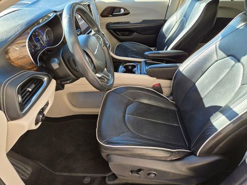 Used 2022 Chrysler Pacifica Limited image 11