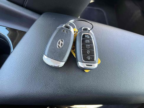 Used 2023 Hyundai Elantra Limited image 9