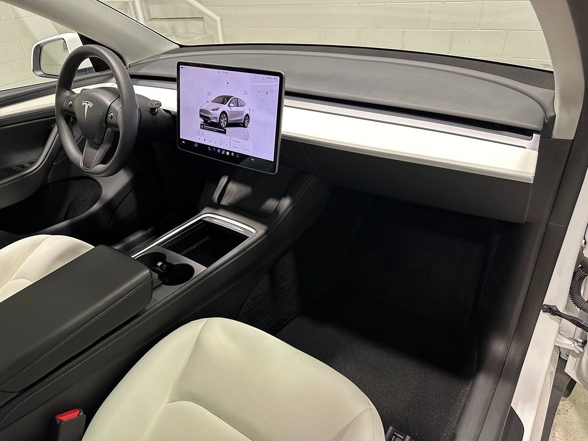Used 2023 Tesla Model Y AWD image 13