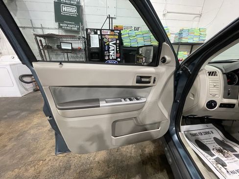 Used 2012 Ford Escape XLT image 28