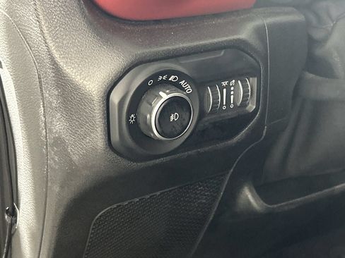 Used 2021 Jeep Wrangler Unlimited Rubicon AWD/4WD image 11