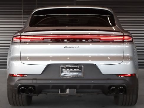 Certified 2025 Porsche Cayenne Coupe image 9