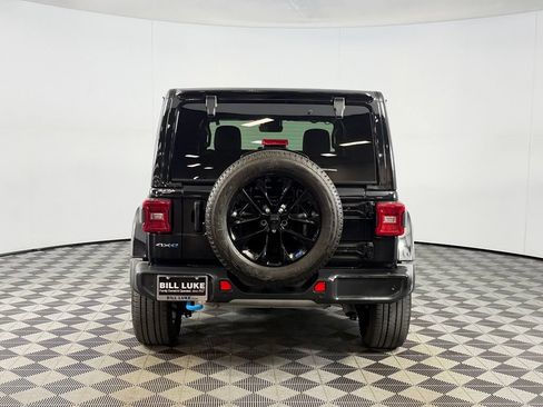 Used 2023 Jeep Wrangler Unlimited Sahara w/ Safety Group AWD/4WD image 15