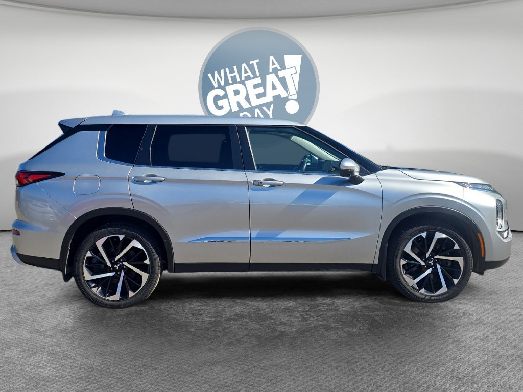 Used 2022 Mitsubishi Outlander SE AWD/4WD image 2