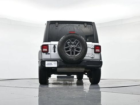 Used 2024 Jeep Wrangler Unlimited Rubicon AWD/4WD image 44