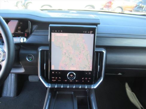 Used 2025 GMC Acadia Elevation image 20