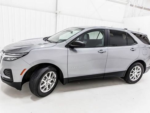 Used 2023 Chevrolet Equinox LS FWD image 3