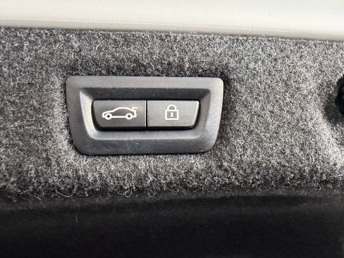 Used 2023 BMW 530i w/ Convenience Package image 28