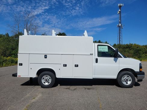 New 2025 GMC Savana 3500 w/ Power Convenience Package image 8