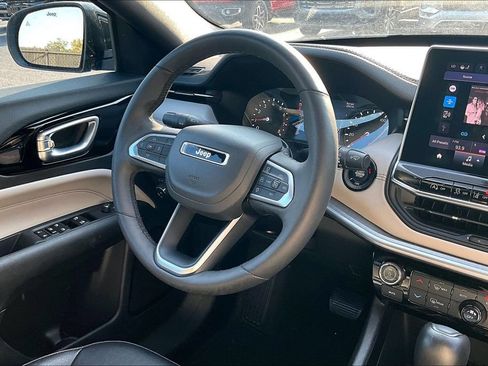 Used 2025 Jeep Compass Limited AWD/4WD image 17
