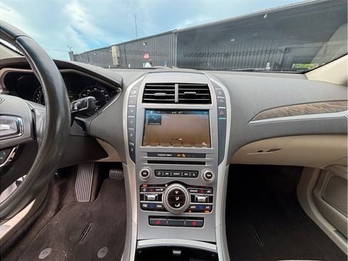 Used 2018 Lincoln MKZ Select w/ Select Plus Package FWD image 11