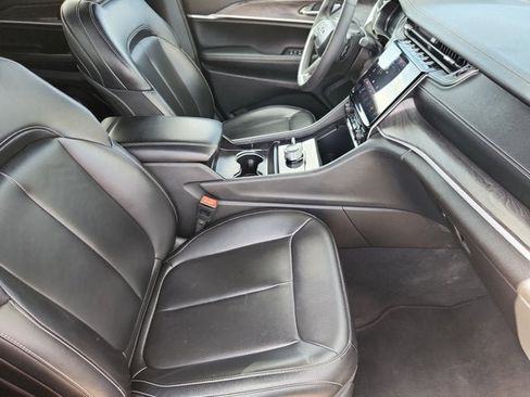 Used 2024 Jeep Grand Cherokee Limited AWD/4WD image 15