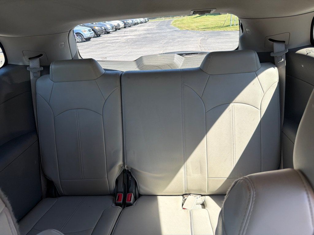Used 2015 Chevrolet Traverse LT FWD image 13