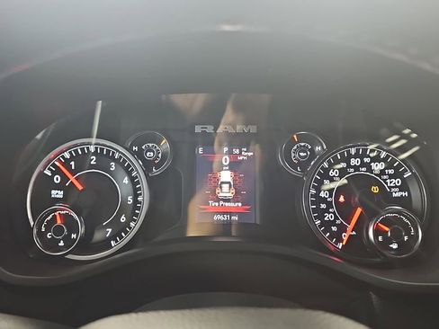 Used 2019 RAM 1500 Big Horn RWD image 17