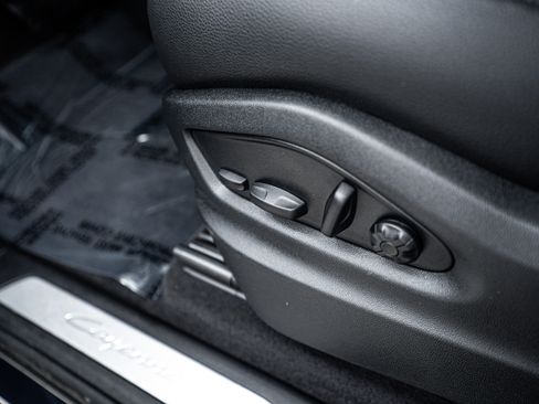 Certified 2025 Porsche Cayenne image 19