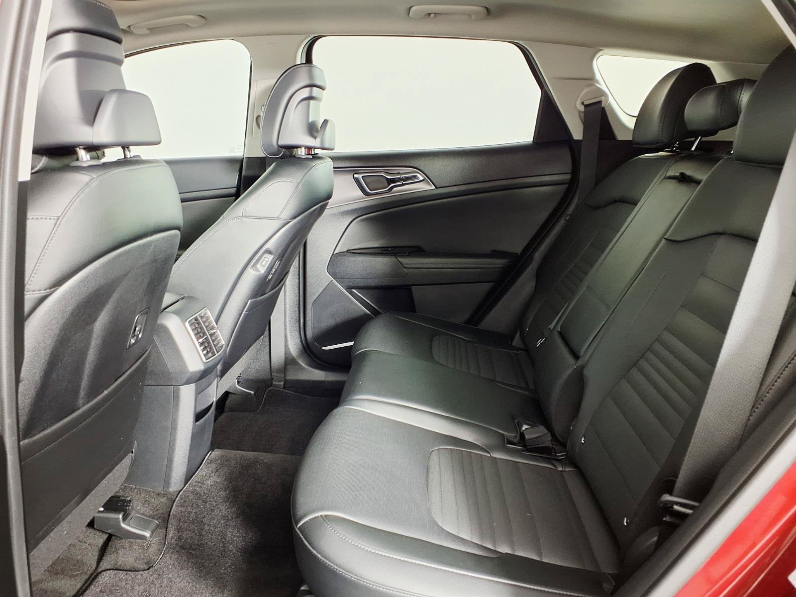 Used 2025 Kia Sportage SX FWD image 13