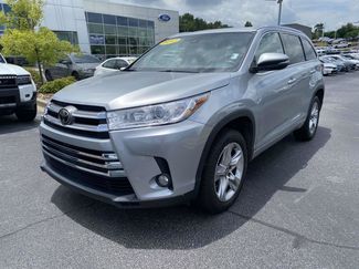 Used 2017 Toyota Highlander Limited FWD video 3