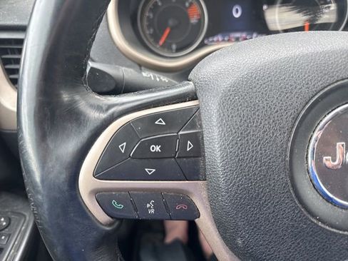 Used 2017 Jeep Cherokee Limited FWD image 10