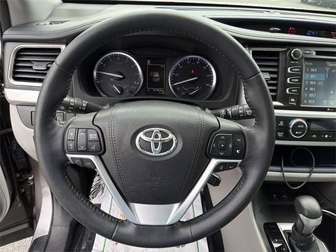 Used 2018 Toyota Highlander Limited Platinum image 24