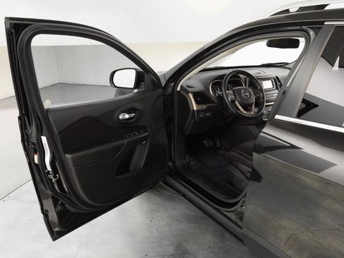 Used 2015 Jeep Cherokee Latitude image 10