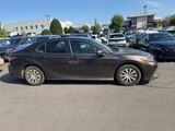 Used 2018 Toyota Camry LE image 2