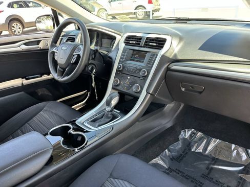 Used 2016 Ford Fusion SE FWD image 10